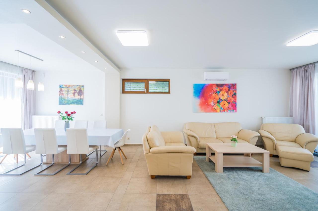 Silver Villa *