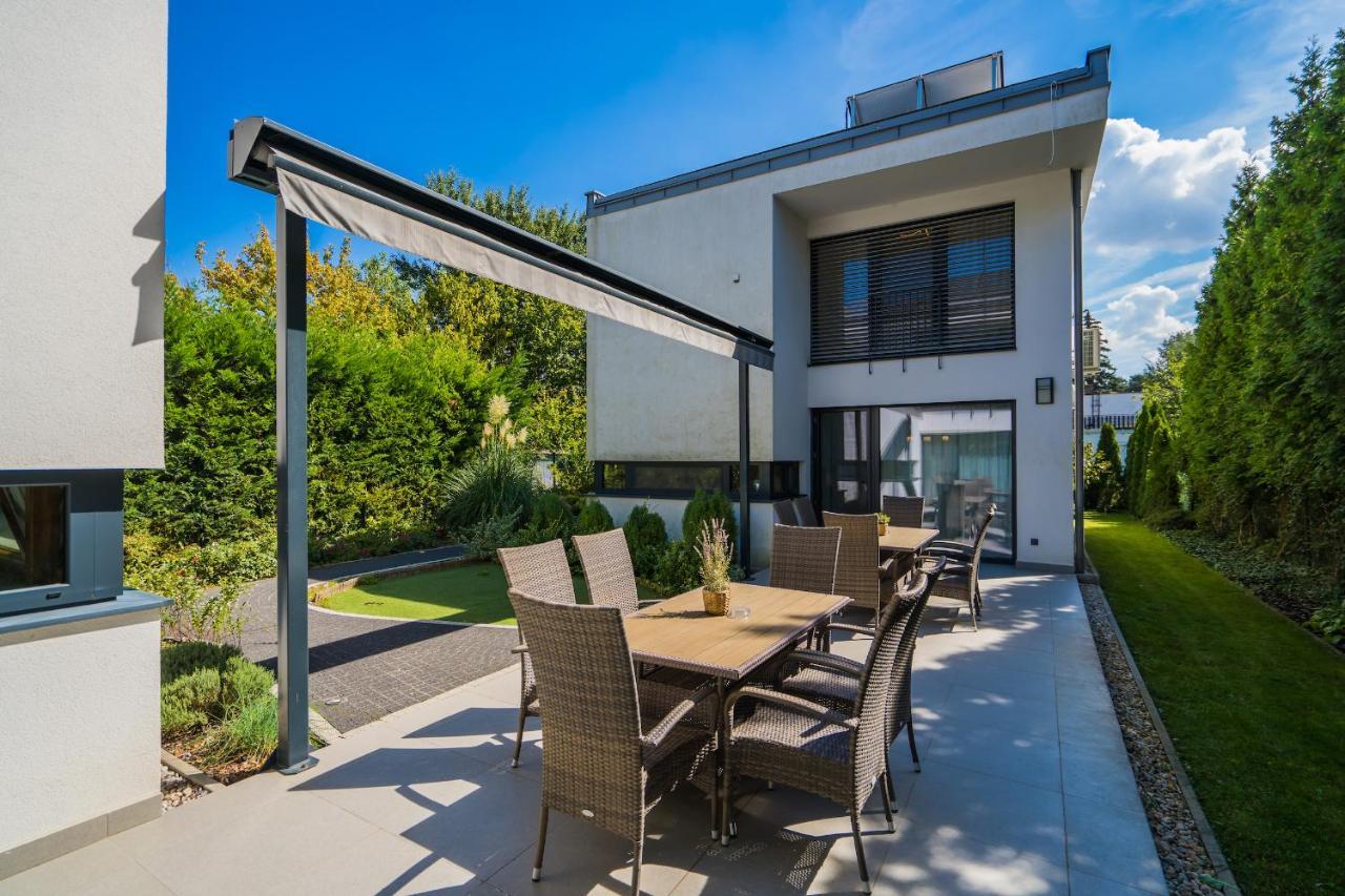 Silver Villa *